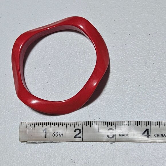 Retro Red Abstract Shaped Resin Bangle Bracelet 70s 80s 90s Fashion Jewelry - Picture 3 of 3